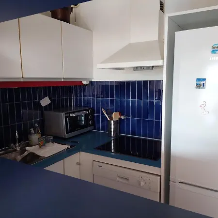 Apartment Spacieux T2 Avec Piscine Et Parking, Proches Des Plages - Fr-1-716-1