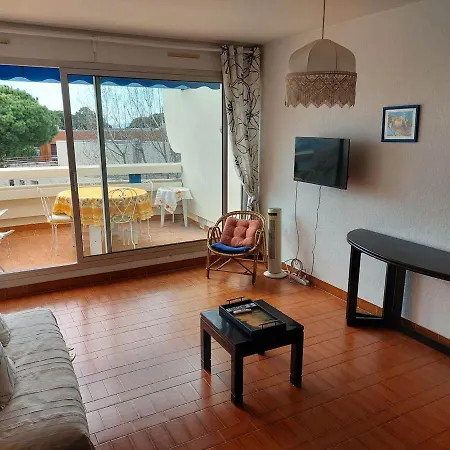 Apartment Spacieux T2 Avec Piscine Et Parking, Proches Des Plages - Fr-1-716-1